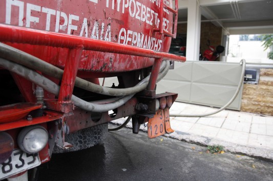 Υπομονή... φθηναίνει κι άλλο το πετρέλαιο