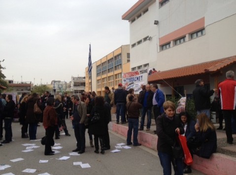 Άγριο ξύλο μεταξύ δασκάλων της Χρυσής Αυγής και της ΑΝΤΑΡΣΥΑ σε σχολείο της Θεσσαλονίκης! - Ένας τραυματίας (ΒΙΝΤΕΟ & ΦΩΤΟ)