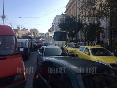 Αχταρμάς το κέντρο! Φοιτητές έκαναν πορεία αιφνιδιάζοντας την αστυνομία που δεν πρόλαβε να κλείσει τους δρόμους