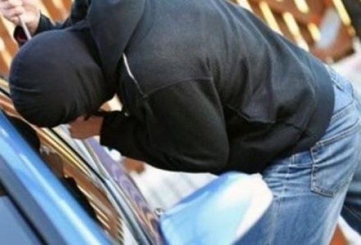 “Ποντικοί” άνοιξαν 14 αυτοκίνητα μέσα σε δύο εβδομάδες! Στις 10.000 ευρώ η λεία τους
