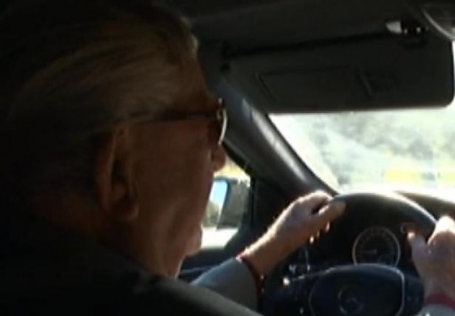 Δείτε τον γηραιότερο οδηγό της Ευρώπης να... πατάει γκάζι στην Ακράτα - ΒΙΝΤΕΟ
