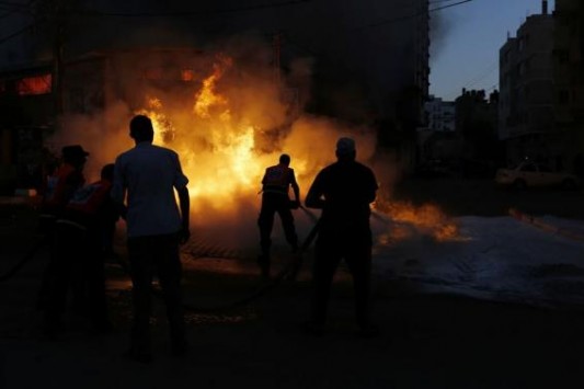Έγραψαν `Θάνατος στους Άραβες` και έκαψαν το σπίτι
