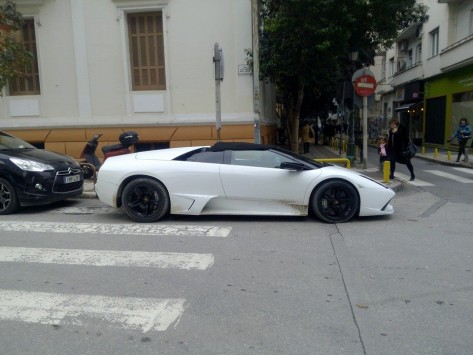 Θεσσαλονίκη: Η λευκή Lamborghini που έγινε θέμα συζήτησης - Η φωτογραφία που κάνει το γύρο των social media!
