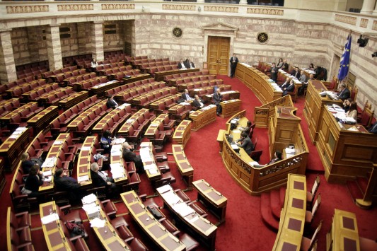 Δύο βουλευτές ξεκαθαρίζουν πως δεν τους έπεισε ο Σαμαράς και δεν θα ψηφίσουν