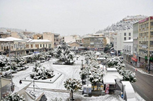 Στους -6 βαθμούς Κελσίου η θερμοκρασία στη Λαμία - Πέφτει πυκνό χιόνι - ΦΩΤΟ