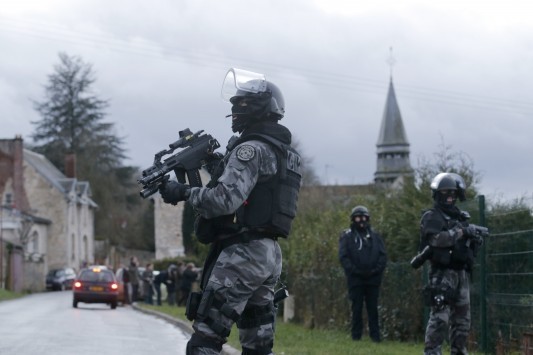 Η 11η Σεπτεμβρίου της Γαλλίας: Πόρτα πόρτα οι έρευνες για τους τζιχαντιστές της σφαγής στο Charlie Hebdo - Κρύβονται σε δάσος μεγαλύτερο από το Παρίσι