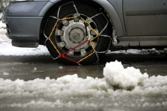 Κορινθία: Δρόμοι παγίδες από το χιόνι - Που χρειάζονται αντιολισθητικές αλυσίδες