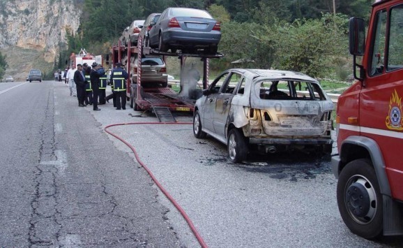 Τραγωδία με τρεις νεκρούς στην Εγνατία! Αυτοκίνητο σφηνώθηκε κάτω από νταλίκα!