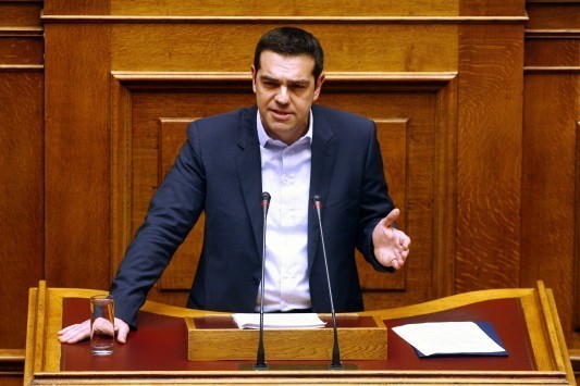 Βουρκωμένος έκλεισε τις προγραμματικές δηλώσεις ο Αλέξης Τσίπρας – `Όχι` σε παράταση του Μνημονίου – Όλες οι εξαγγελίες της κυβέρνησης