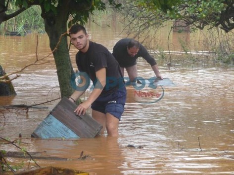Συναγερμός στο Ζευγολατιό, έχει πλημμυρίσει το χωριό
