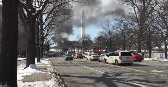 Συναγερμός στον Λευκό Οίκο! Ισχυρός θόρυβος προκαλεί αποκλεισμό - Στήλη καπνού υψώθηκε στην περιοχή - Αποκλεισμένοι Ομπάμα και δημοσιογράφοι