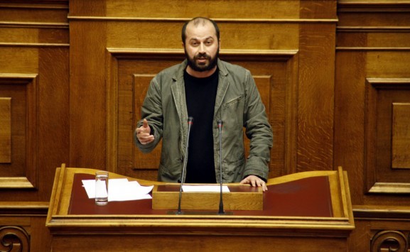 Βουλευτής του ΣΥΡΙΖΑ `κράζει` τον Τσίπρα για τα βουλευτικά αυτοκίνητα