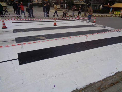 Τρίκαλα: Η απόφαση για τη διάβαση... πιάνου στο κέντρο της πόλης - Δείτε την εικόνα που προκάλεσε αντιδράσεις και πολλές συζητήσεις!