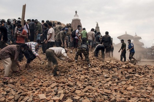 Σεισμός Νεπάλ: Το video που δείχνει το μέγεθος της καταστροφής από τα 7,9 Ρίχτερ - Πάνω από 3.200 οι νεκροί