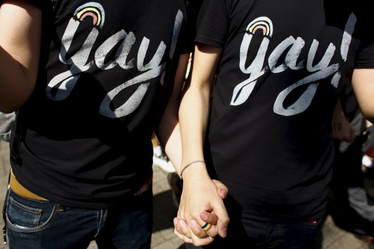 “Πόσο άντρας είσαι αν παίζεις με κούκλες;” - Αποκαλυπτικά στοιχεία για την ομοφοβία στην Ελλάδα