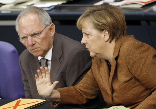 Εμφύλιο πόλεμο μεταξύ Μέρκελ και Σόιμπλε για την έξοδο της Ελλάδας από το ευρώ αποκαλύπτει ο Γερμανικός τύπος