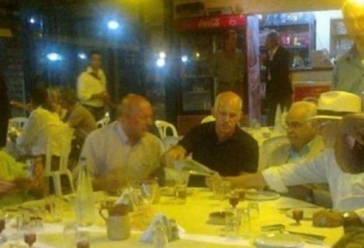 Πόρος: Χαμός σε ψαροταβέρνα με τον Γιώργο Παπανδρέου - Η επίθεση, ο διάλογος και η αποχώρηση του πρώην πρωθυπουργού (Φωτό)!