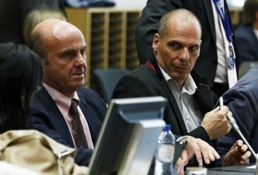 Eurogroup - Βαρουφάκης: Δολοφονικό `βλέμμα` σε Μοσκοβισί και θερμή αγκαλιά με Ντε Γκίντος (ΦΩΤΟ)