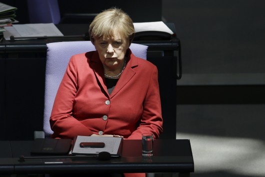 Welt: Ήττα για τη Μέρκελ το `όχι` στο δημοψήφισμα