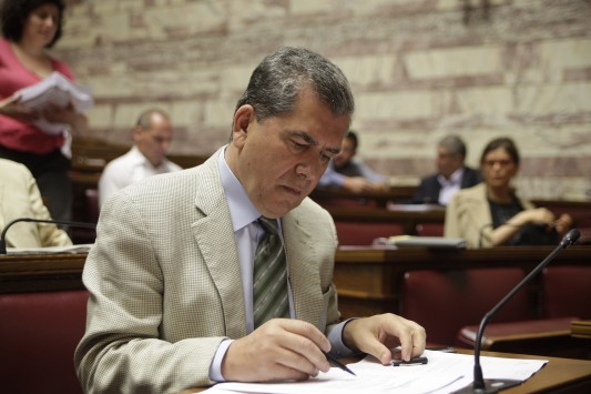 Οι δακρυσμένοι γέροντες και ο επαναστάτης με την πόρσε Οι δακρυσμένοι γέροντες και ο επαναστάτης με την πόρσε