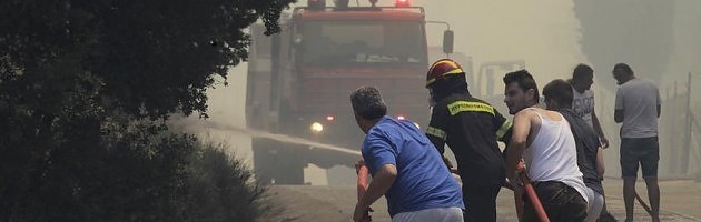 Μεγάλη φωτιά στον Υμηττό! Κάηκαν σπίτια! - Το μέτωπο φτάνει μέχρι την Αργυρούπολη!