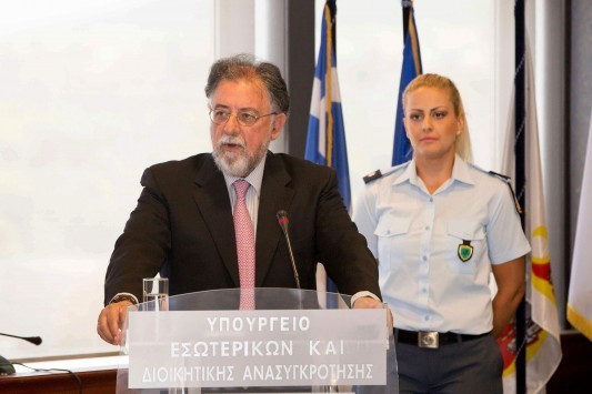 Πανούσης: Οι υπουργοί να δίνουν αναφορά μόνο στον πρωθυπουργό