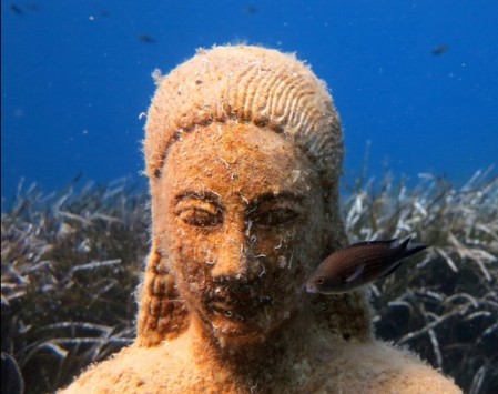 Σάμος: Ο Κούρος που στολίζει το βυθό του Κοκκαρίου - Δείτε τις εκπληκτικές εικόνες που αντίκρισαν δύτες (Βίντεο)! Σάμος: Ο Κούρος που στολίζει το βυθό του Κοκκαρίου - Δείτε τις εκπληκτικές εικόνες που αντίκρισαν δύτες (Βίντεο)!