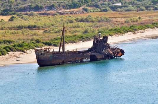 Λακωνία: Η άγνωστη ιστορία πίσω από το ναυάγιο που βλέπετε - Φωτό!