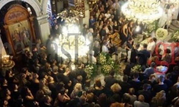 Θρήνος στις κηδείες των φοιτητών στην Πάτρα - ΒΙΝΤΕΟ