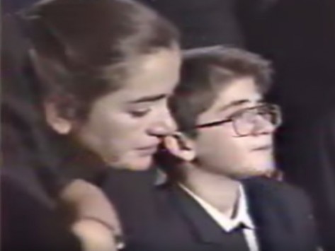 Παύλος Μπακογιάνης: Συγκλονιστικό βίντεο από την κηδεία του δολοφονημένου πολιτικού