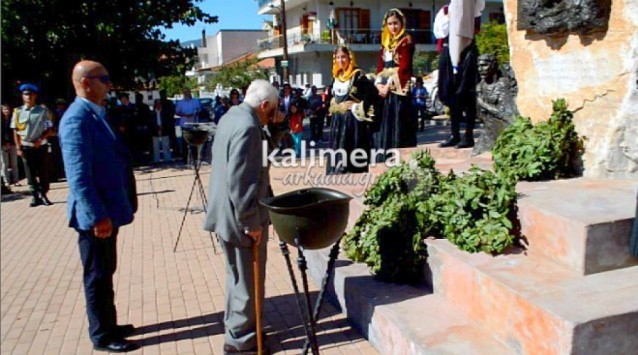 Τρίπολη: Τα δάκρυα 96χρονου για την μικρασιατική καταστροφή που έζησε - Συγκίνηση στο μνημείο (Βίντεο)!