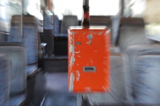 Κορινθία: Κατέβασαν από λεωφορείο μαθητή για 1€ - Η συγγνώμη του οδηγού (Βίντεο)!