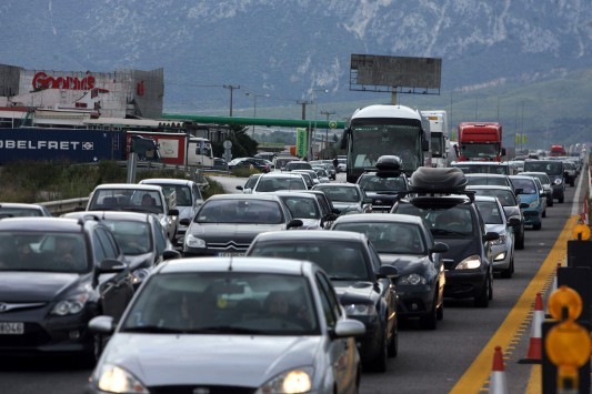 Τέλη κυκλοφορίας αυτοκινήτων: Αυξήσεις στα αυτοκίνητα έως 5 ετών, μειώσεις στα παλιά άνω των 10 ετών