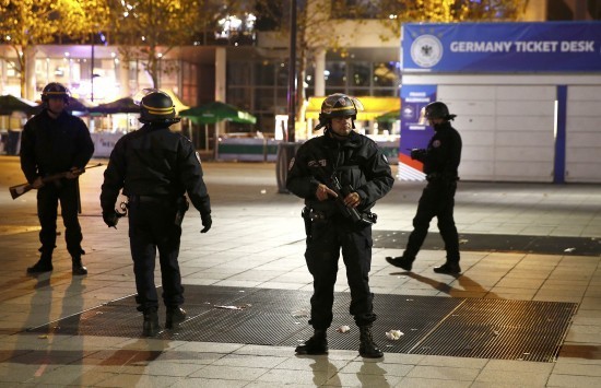 Παρίσι: Εληξε η ομηρία στο θέατρο Μπατακλάν - Νεκροί οι δυο τρομοκράτες