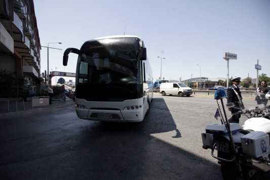 Αγρίνιο: Χαμός σε λεωφορείο των ΚΤΕΛ - Παρέδωσαν επιβάτη στα χέρια της αστυνομίας!