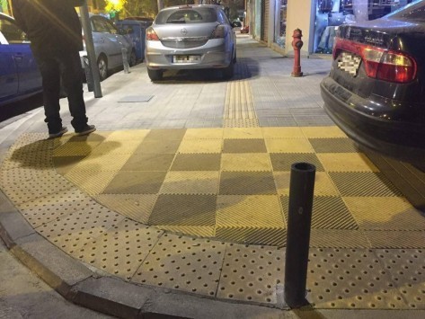 Θεσσαλονίκη: Αυτά είναι τα πιο απίθανα παράνομα παρκαρίσματα των φετινών Χριστουγέννων (Φωτό)!