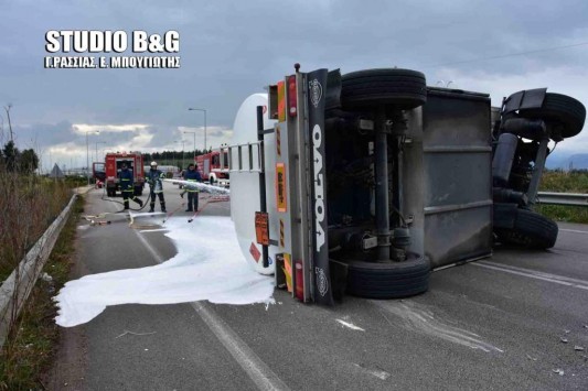 Τούμπαρε βυτιοφόρο γεμάτο με καύσιμα στο Ναύπλιο! Έκλεισε ο δρόμος - ΦΩΤΟ & ΒΙΝΤΕΟ