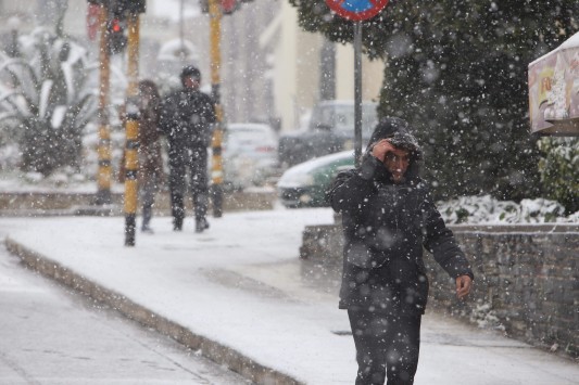Καιρός: Χιόνια σε πολλές περιοχές της χώρας! Συνεχίζεται η κακοκαιρία, σε ισχύ το έκτακτο δελτίο της ΕΜΥ!