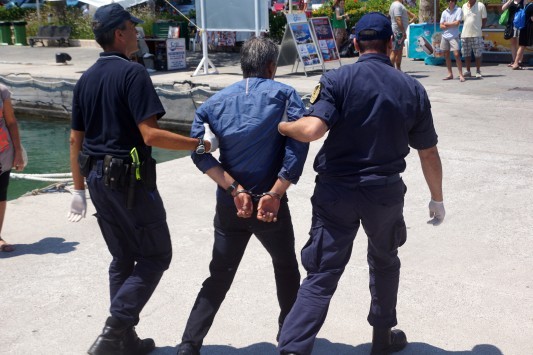Κόρινθος: Τον συνέλαβαν για φόνο που έκανε πριν 20 χρόνια Κόρινθος: Τον συνέλαβαν για φόνο που έκανε πριν 20 χρόνια