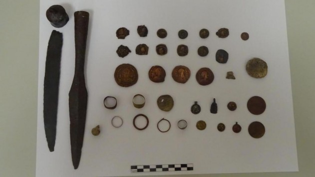 Με χειροπέδες 62χρονος στην Κοζάνη για αρχαία αντικείμενα και νομίσματα - ΦΩΤΟ