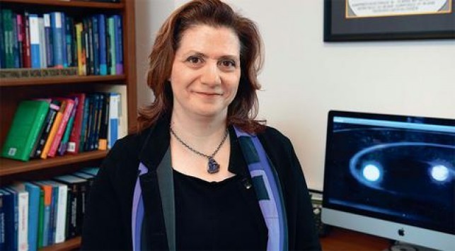 Βίκυ Καλογερά: Η Ελληνίδα που... δικαίωσε τον Αϊστάιν για τα βαρυτικά κύματα
