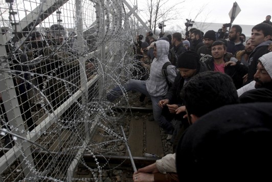 Πάνω από 9.000 πρόσφυγες στην Ειδομένη! Ο υπεξ των Σκοπίων προειδοποιεί ακόμα και για πόλεμο στα Βαλκάνια!