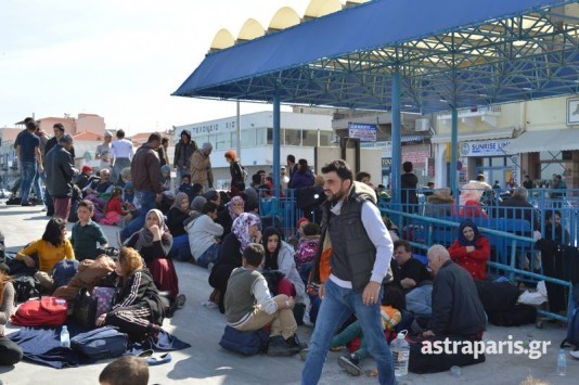 Προσφυγικό: Το απόλυτο χάος! Στον “αέρα” η συμφωνία με την Τουρκία! Οι πρόσφυγες δεν αφήνουν τον Πειραιά – Χαμός και στο λιμάνι της Χίου Προσφυγικό: Το απόλυτο χάος! Στον “αέρα” η συμφωνία με την Τουρκία! Οι πρόσφυγες δεν αφήνουν τον Πειραιά – Χαμός και στο λιμάνι της Χίου