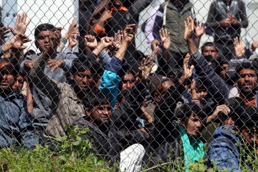 Αναβάλλεται η επαναπροώθηση των προσφύγων στην Τουρκία μέχρι την Παρασκευή!