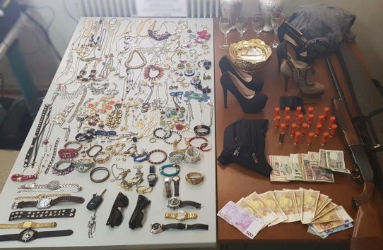 Μισό εκατομμύριο η λεία των τσιγγάνων διαρρηκτών που είχαν ρημάξει Αττική και Κορινθία! ΦΩΤΟ Μισό εκατομμύριο η λεία των τσιγγάνων διαρρηκτών που είχαν ρημάξει Αττική και Κορινθία! ΦΩΤΟ
