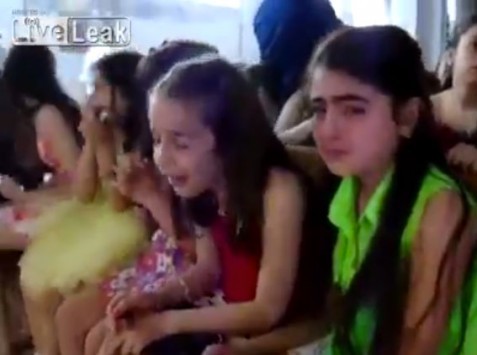 Συνταρακτικό video: Οι τζιχαντιστές βομβαρδίζουν χριστιανική εκκλησία αλλά η λειτουργία δεν σταματά! Συνταρακτικό video: Οι τζιχαντιστές βομβαρδίζουν χριστιανική εκκλησία αλλά η λειτουργία δεν σταματά!