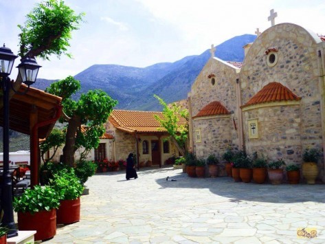 Το μοναστήρι της Κρήτης με τα αμέτρητα λουλούδια... γιορτάζει!