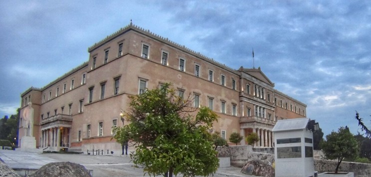 Πότε ψηφίζεται το πολυνομοσχέδιο με τον κόφτη - Νωρίτερα η ψηφοφορία