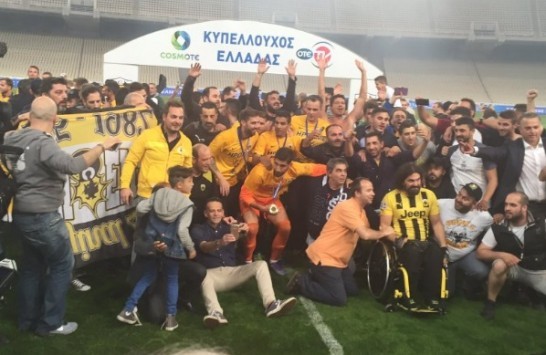 “Κύπελλο, κύπελλο”! Η απονομή της ΑΕΚ και ο ύμνος (VIDEO)