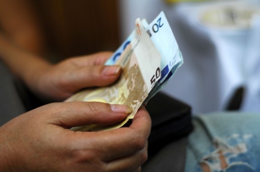 Πολυνομοσχέδιο: “Βόμβα” από το υπουργείο Οικονομικών! Κόβονται οι αυξήσεις στα ειδικά μισθολόγια μέχρι το τέλος του 2018